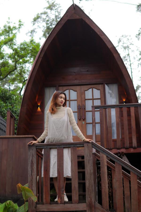 Welirang Forest Pacet Villa Mojokerto Exterior photo