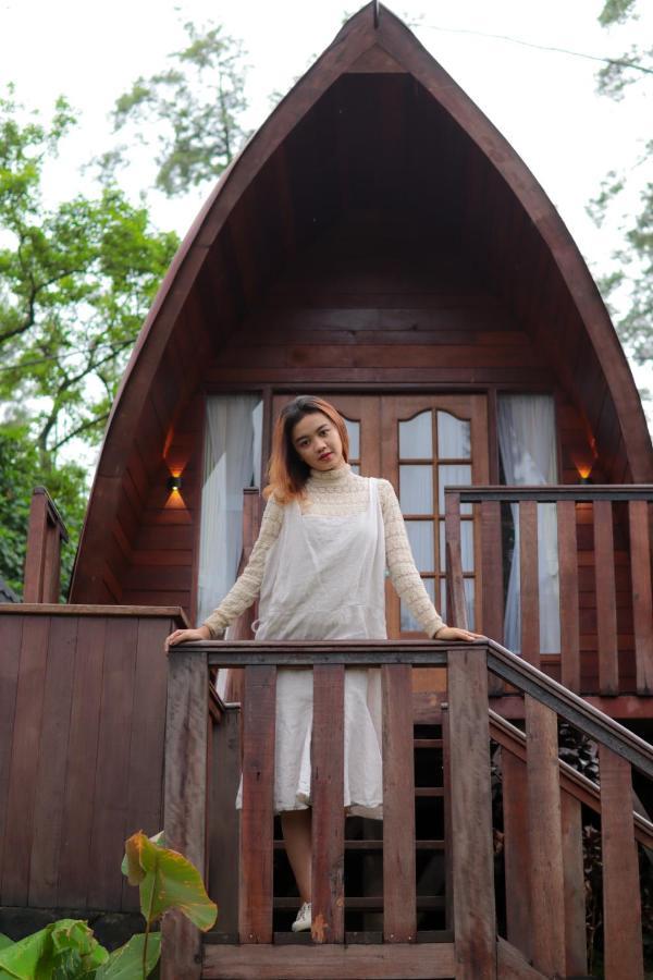 Welirang Forest Pacet Villa Mojokerto Exterior photo