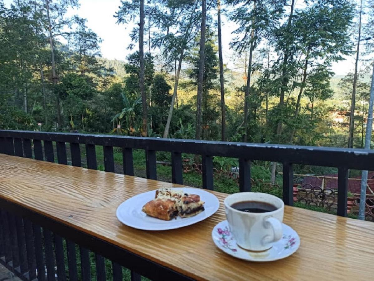 Welirang Forest Pacet Villa Mojokerto Exterior photo